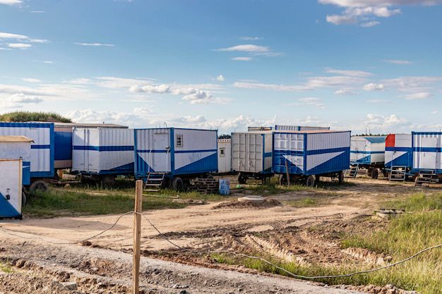 Cum influențează eficiența unui șantier utilizarea remorcilor și trailerelor?